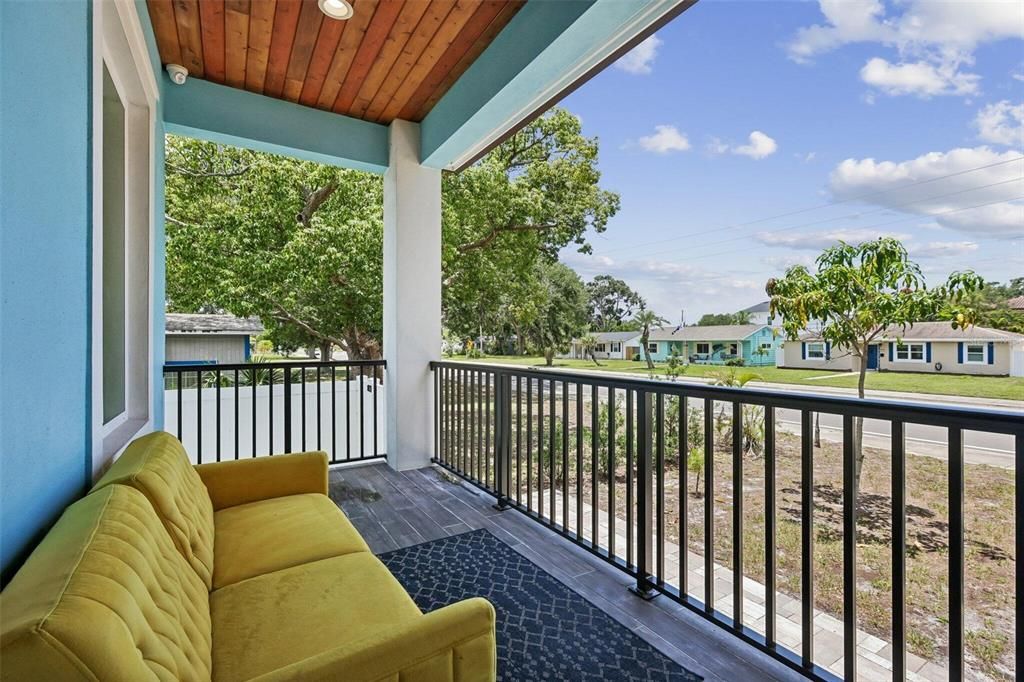 For Sale: $3,189,000 (6 beds, 4 baths, 5574 Square Feet)