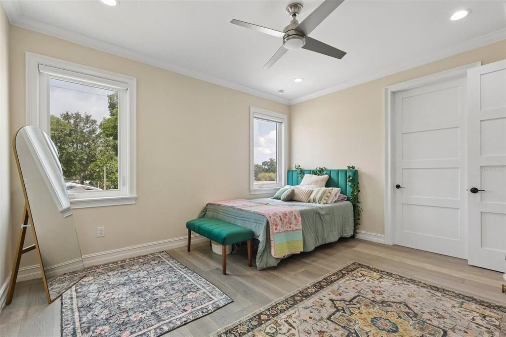 For Sale: $3,189,000 (6 beds, 4 baths, 5574 Square Feet)