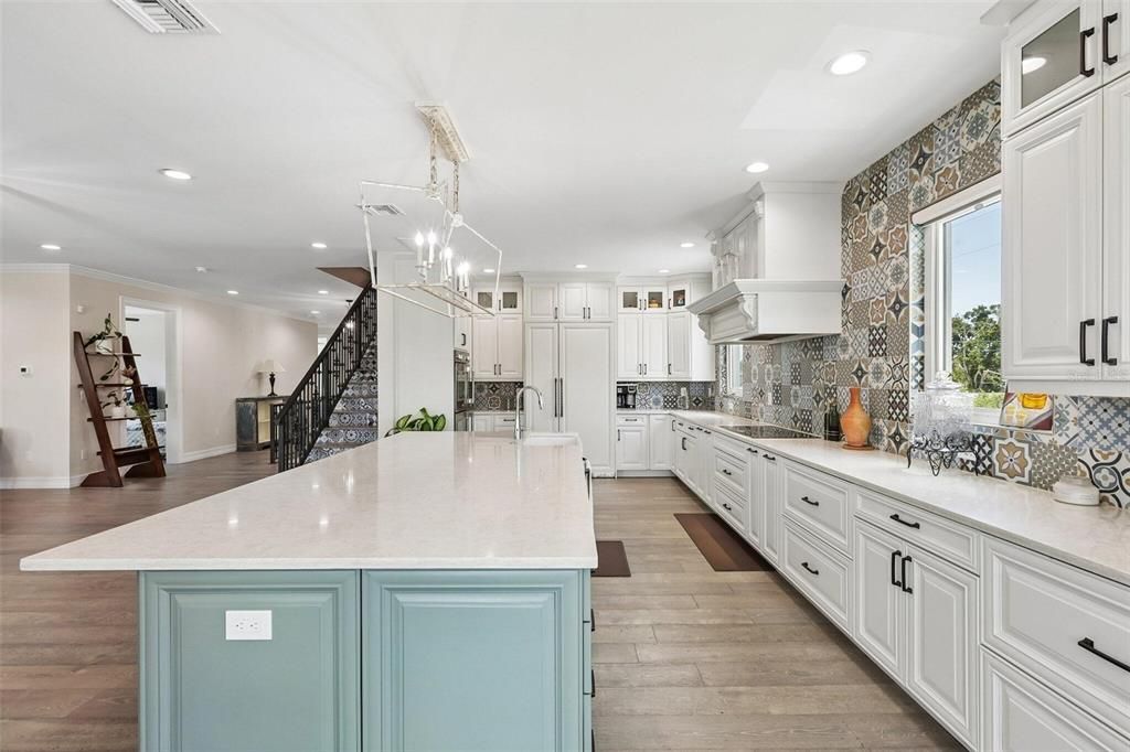 For Sale: $3,189,000 (6 beds, 4 baths, 5574 Square Feet)
