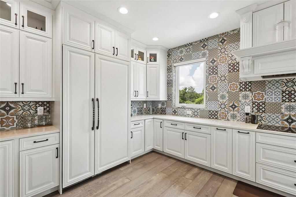 For Sale: $3,189,000 (6 beds, 4 baths, 5574 Square Feet)