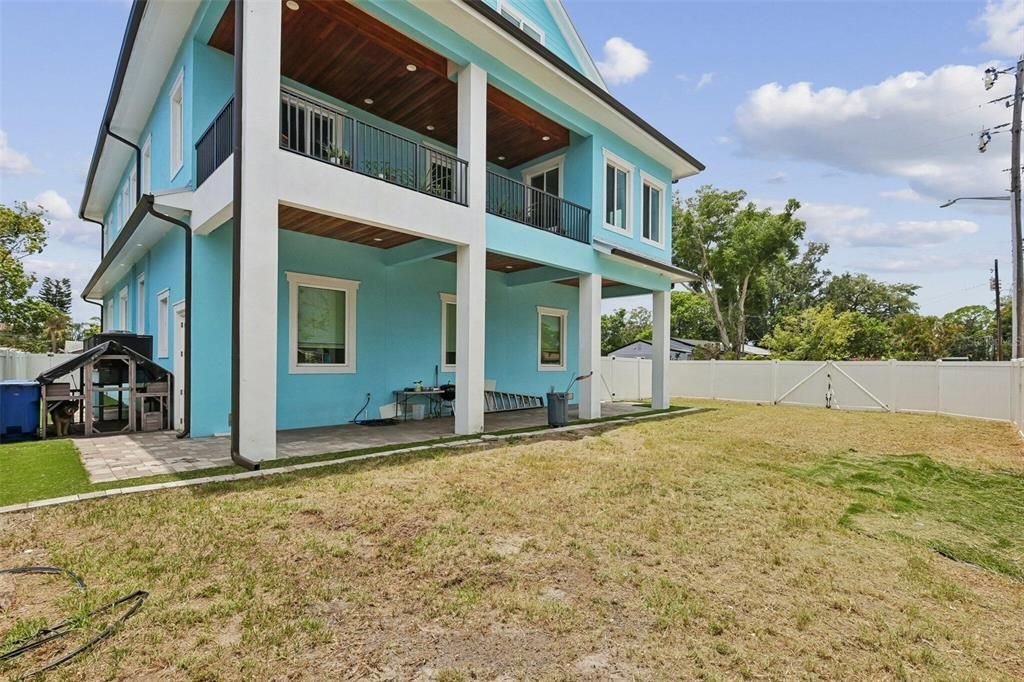 For Sale: $3,189,000 (6 beds, 4 baths, 5574 Square Feet)