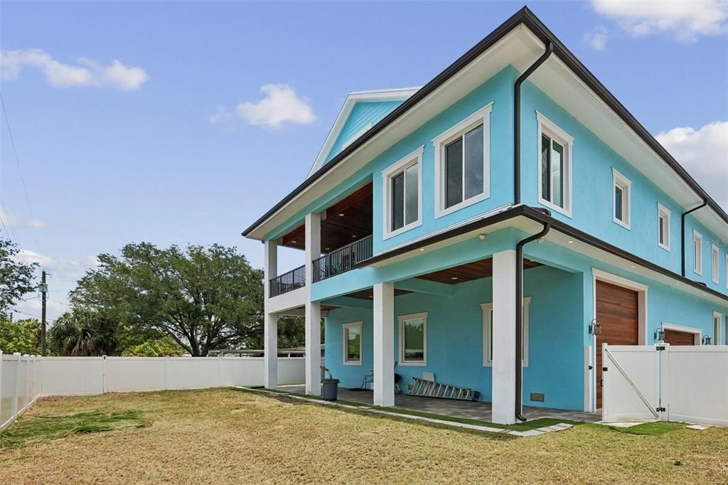 For Sale: $3,189,000 (6 beds, 4 baths, 5574 Square Feet)