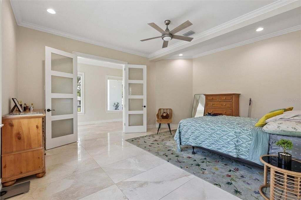 For Sale: $3,189,000 (6 beds, 4 baths, 5574 Square Feet)