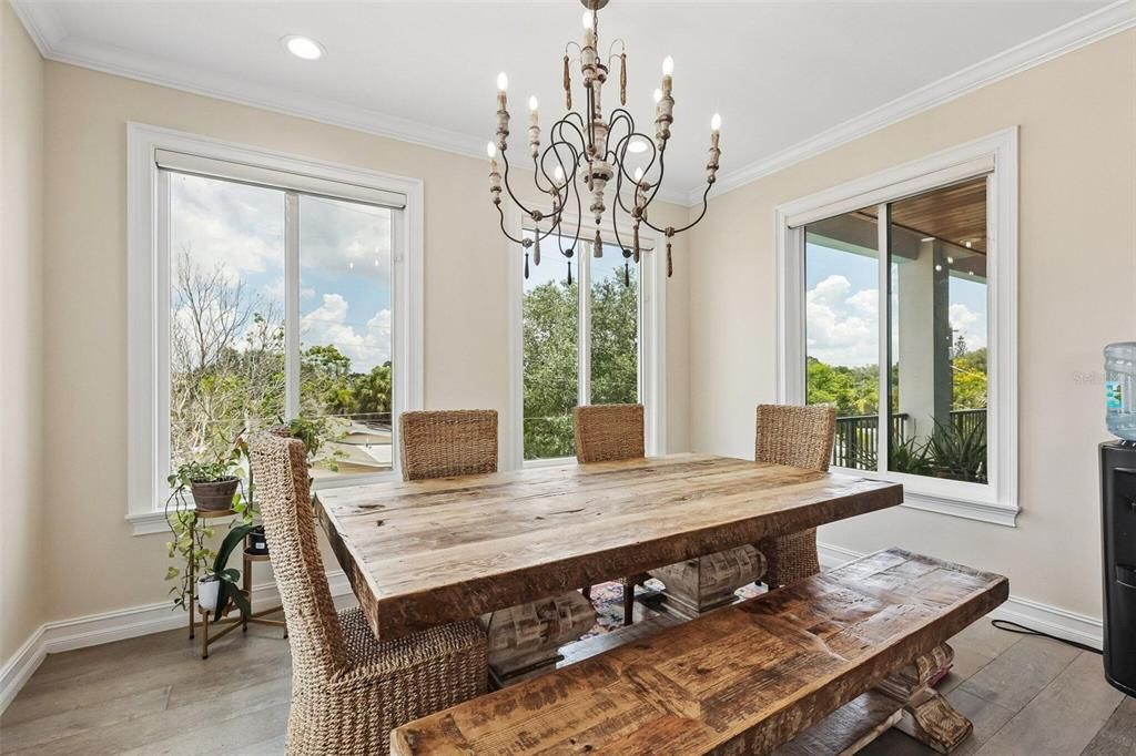 For Sale: $3,189,000 (6 beds, 4 baths, 5574 Square Feet)
