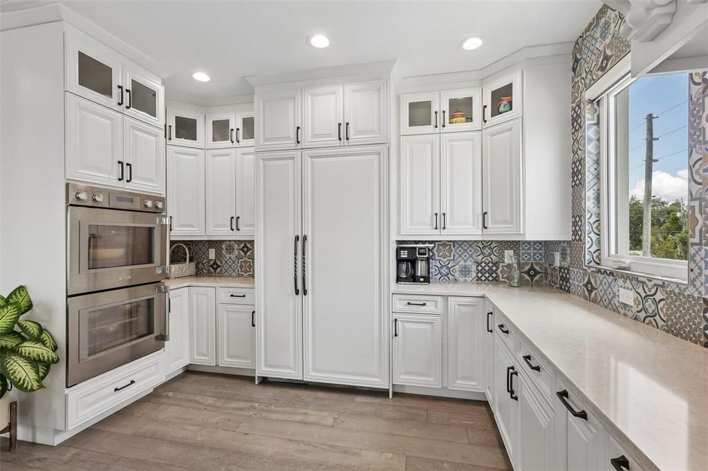 For Sale: $3,189,000 (6 beds, 4 baths, 5574 Square Feet)