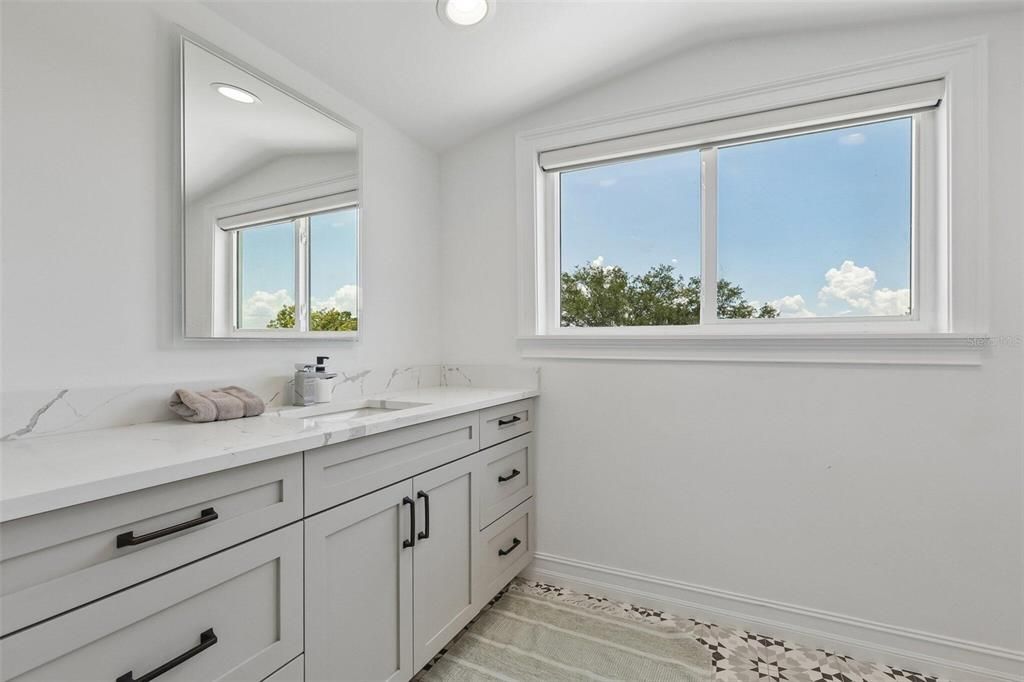For Sale: $3,189,000 (6 beds, 4 baths, 5574 Square Feet)