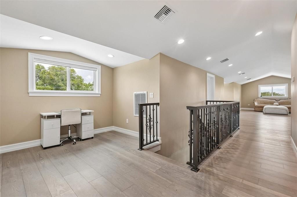 For Sale: $3,189,000 (6 beds, 4 baths, 5574 Square Feet)