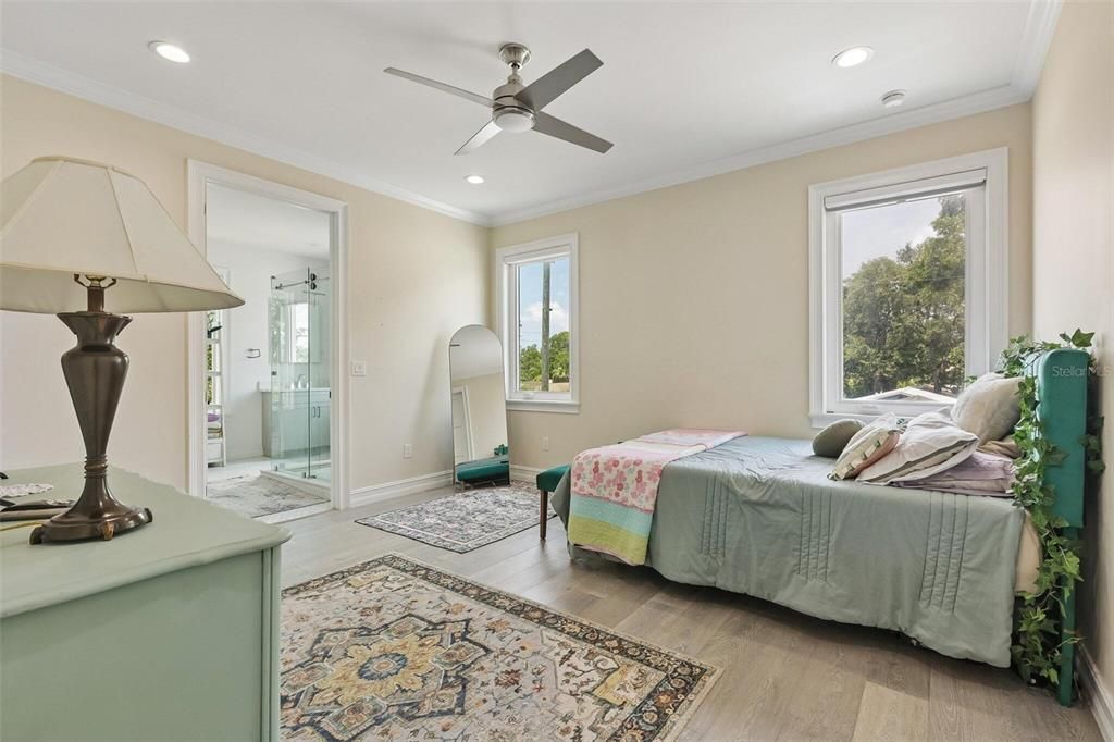 For Sale: $3,189,000 (6 beds, 4 baths, 5574 Square Feet)