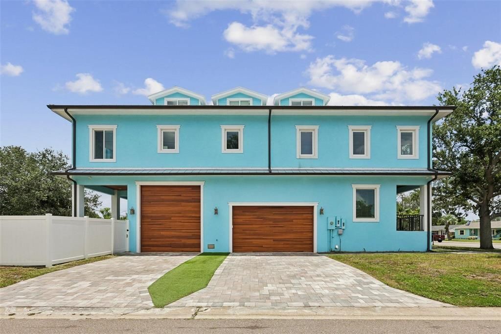 For Sale: $3,189,000 (6 beds, 4 baths, 5574 Square Feet)