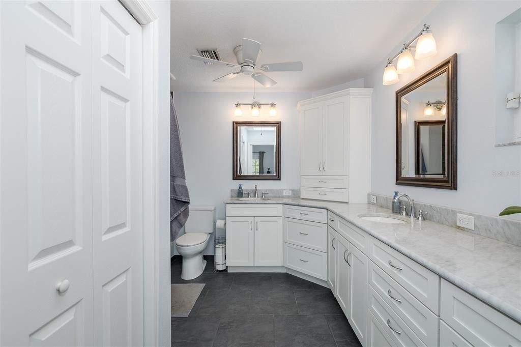 На продажу: $439,900 (3 спален, 2 ванн, 1858 Квадратных фут)