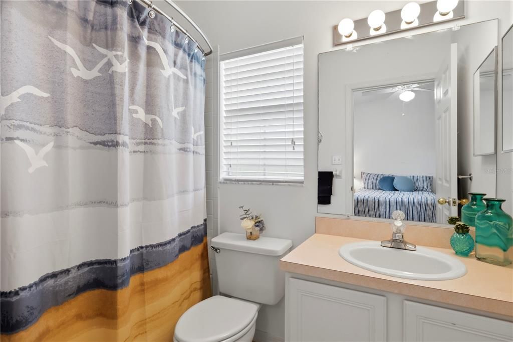 For Sale: $199,950 (2 beds, 2 baths, 952 Square Feet)