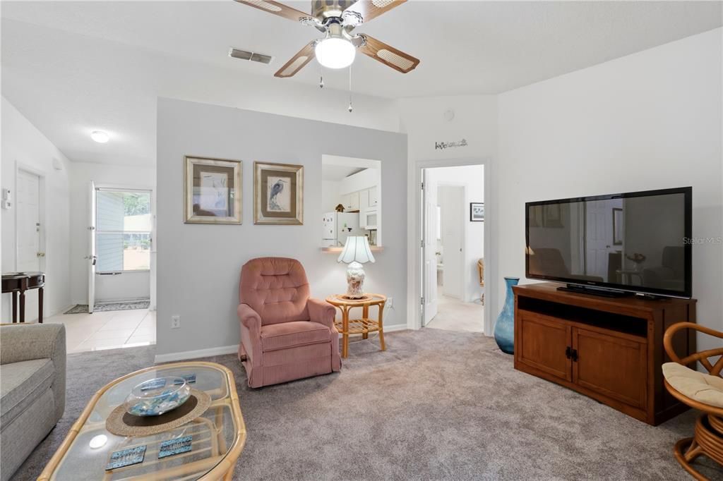 For Sale: $199,950 (2 beds, 2 baths, 952 Square Feet)