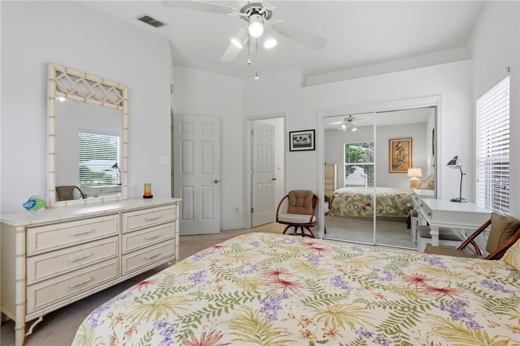 For Sale: $199,950 (2 beds, 2 baths, 952 Square Feet)
