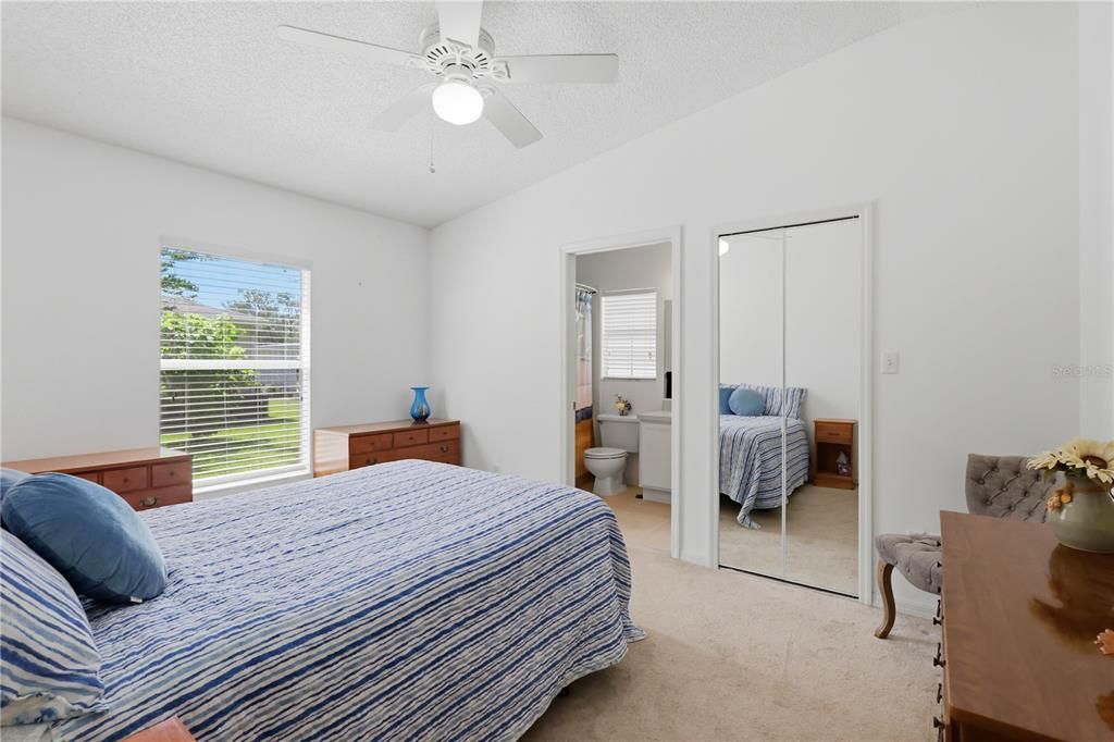 For Sale: $199,950 (2 beds, 2 baths, 952 Square Feet)