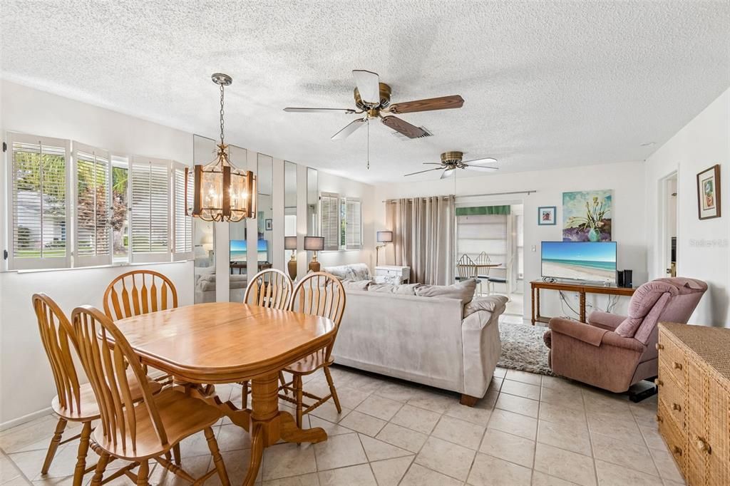 For Sale: $154,000 (2 beds, 2 baths, 1029 Square Feet)