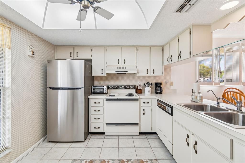For Sale: $154,000 (2 beds, 2 baths, 1029 Square Feet)