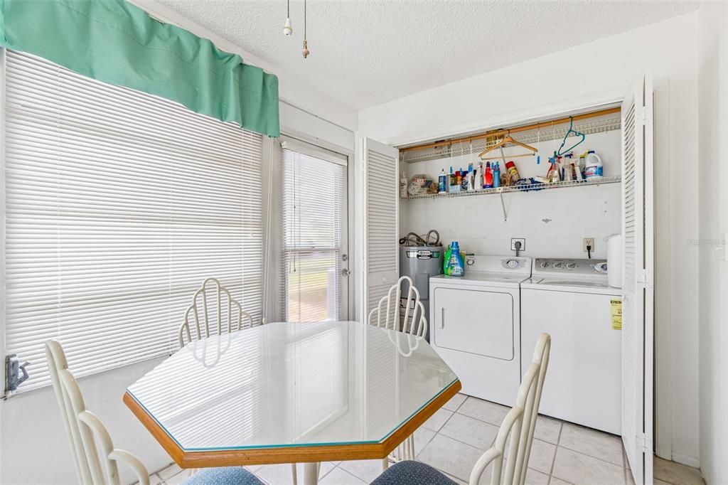 For Sale: $154,000 (2 beds, 2 baths, 1029 Square Feet)