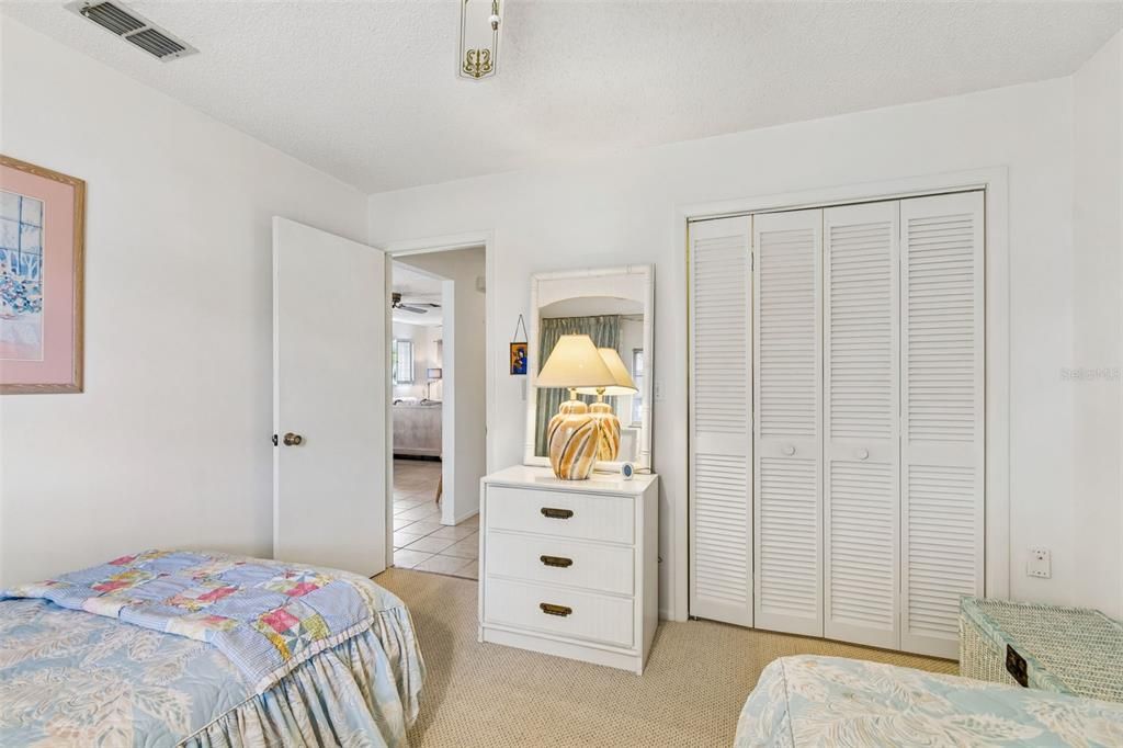 For Sale: $154,000 (2 beds, 2 baths, 1029 Square Feet)