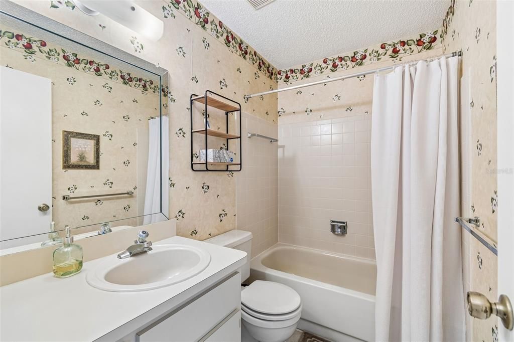For Sale: $154,000 (2 beds, 2 baths, 1029 Square Feet)