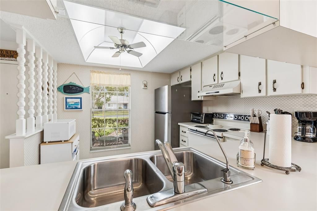 For Sale: $154,000 (2 beds, 2 baths, 1029 Square Feet)
