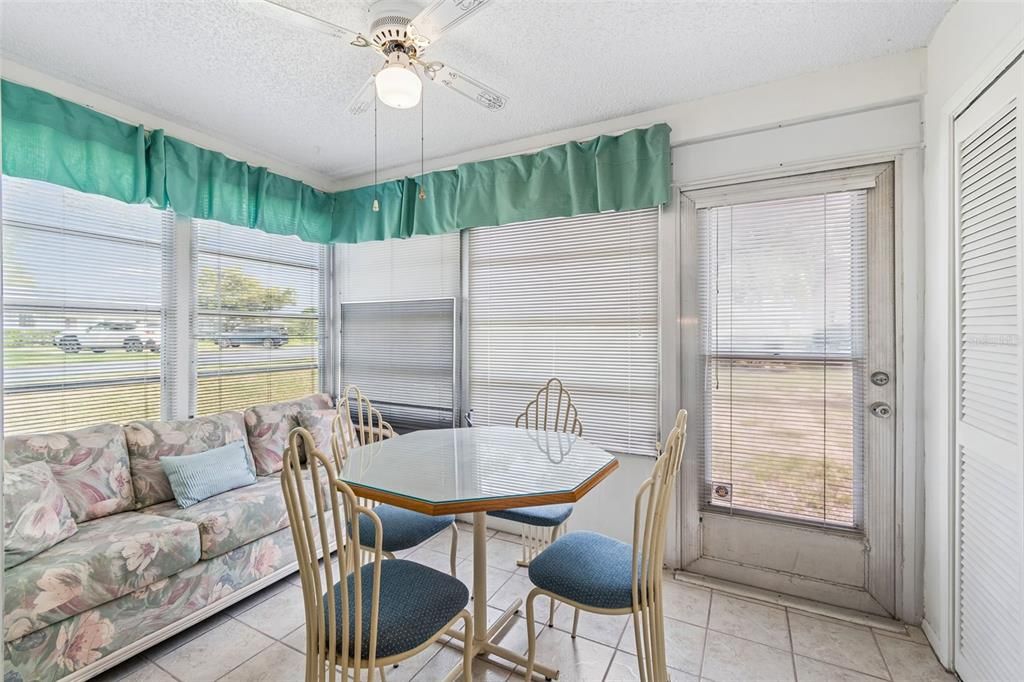 For Sale: $154,000 (2 beds, 2 baths, 1029 Square Feet)