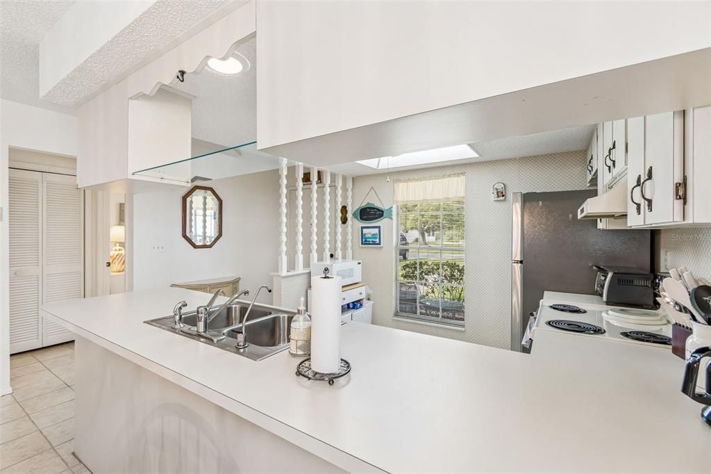 For Sale: $154,000 (2 beds, 2 baths, 1029 Square Feet)