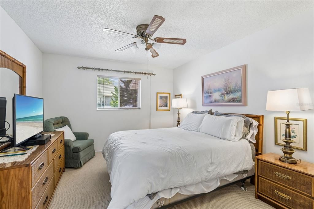 For Sale: $154,000 (2 beds, 2 baths, 1029 Square Feet)
