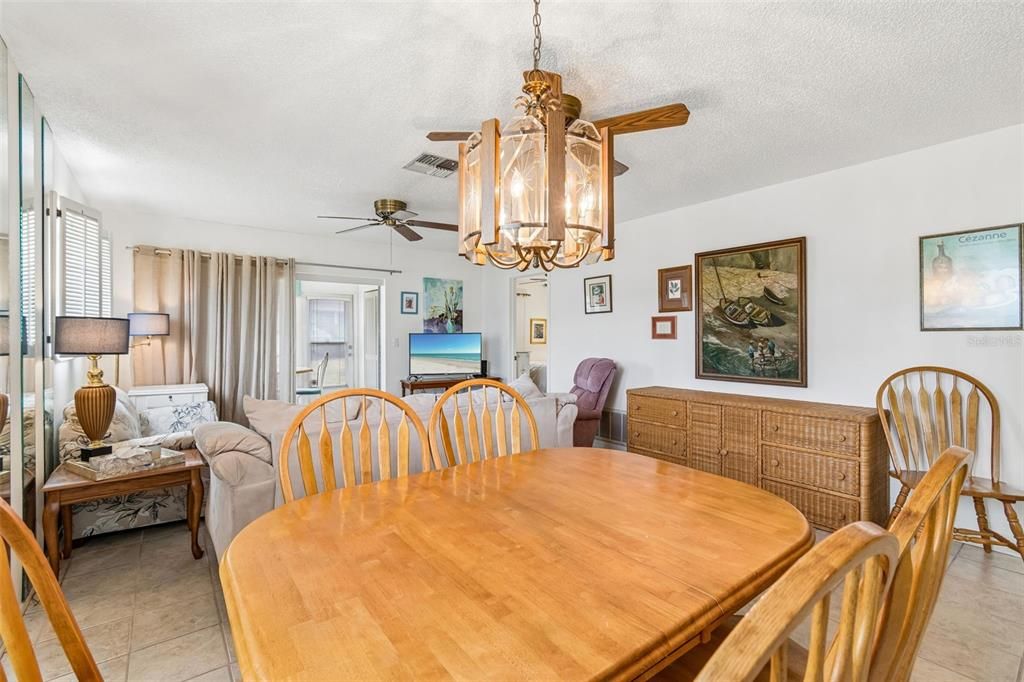 For Sale: $154,000 (2 beds, 2 baths, 1029 Square Feet)