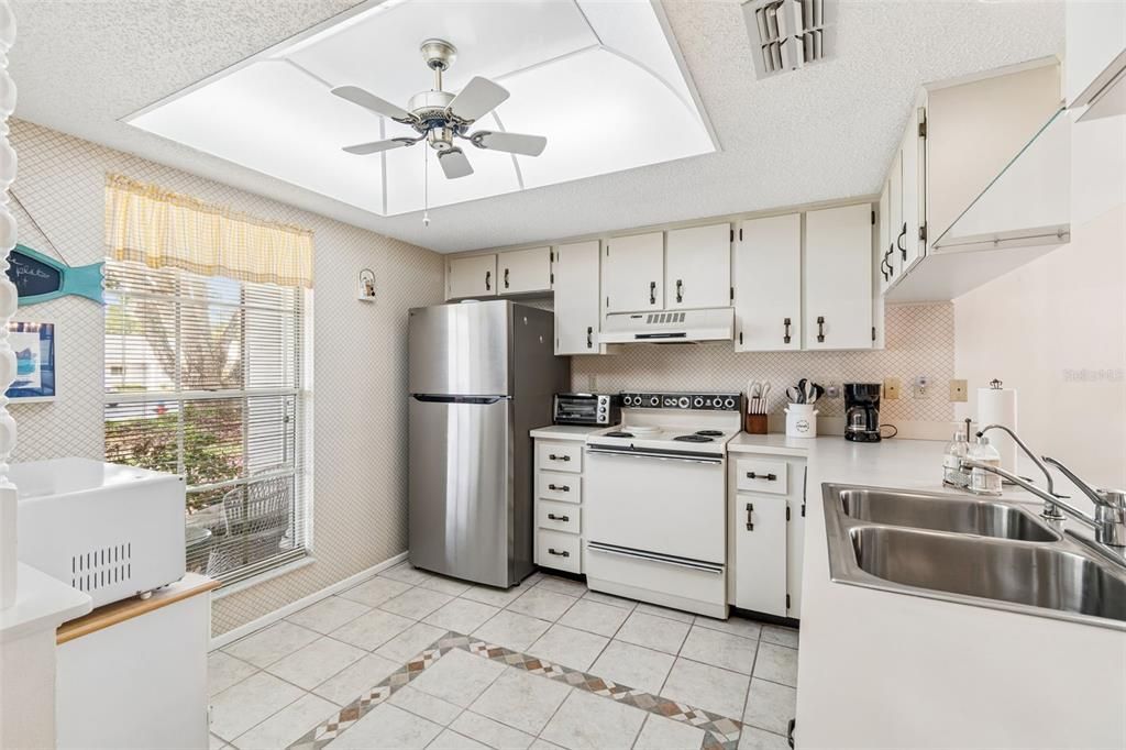 For Sale: $154,000 (2 beds, 2 baths, 1029 Square Feet)
