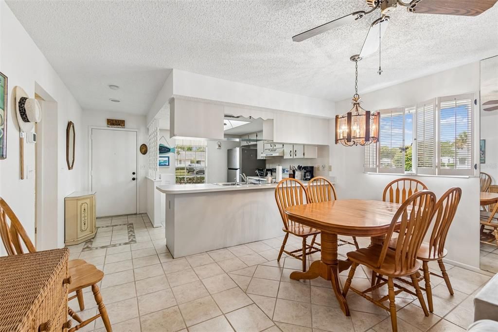 For Sale: $154,000 (2 beds, 2 baths, 1029 Square Feet)