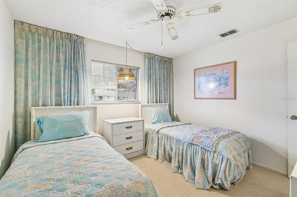 For Sale: $154,000 (2 beds, 2 baths, 1029 Square Feet)