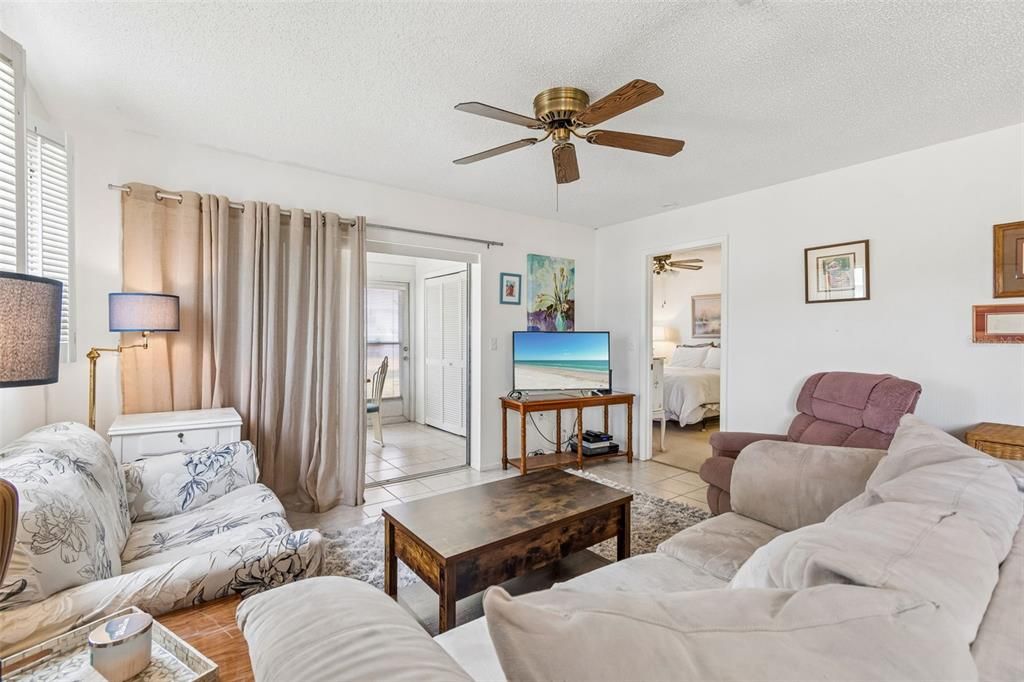 For Sale: $154,000 (2 beds, 2 baths, 1029 Square Feet)