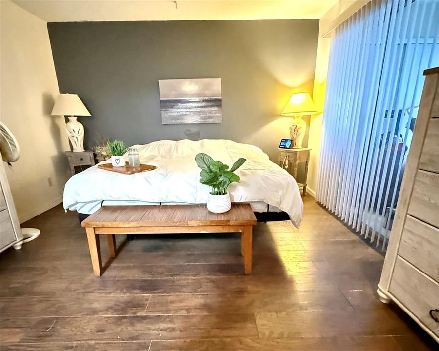 For Sale: $55,000 (1 beds, 1 baths, 663 Square Feet)
