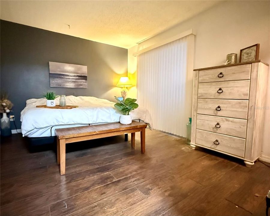 For Sale: $55,000 (1 beds, 1 baths, 663 Square Feet)