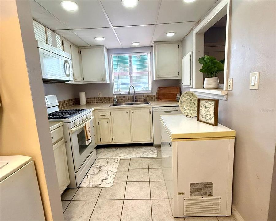 For Sale: $55,000 (1 beds, 1 baths, 663 Square Feet)