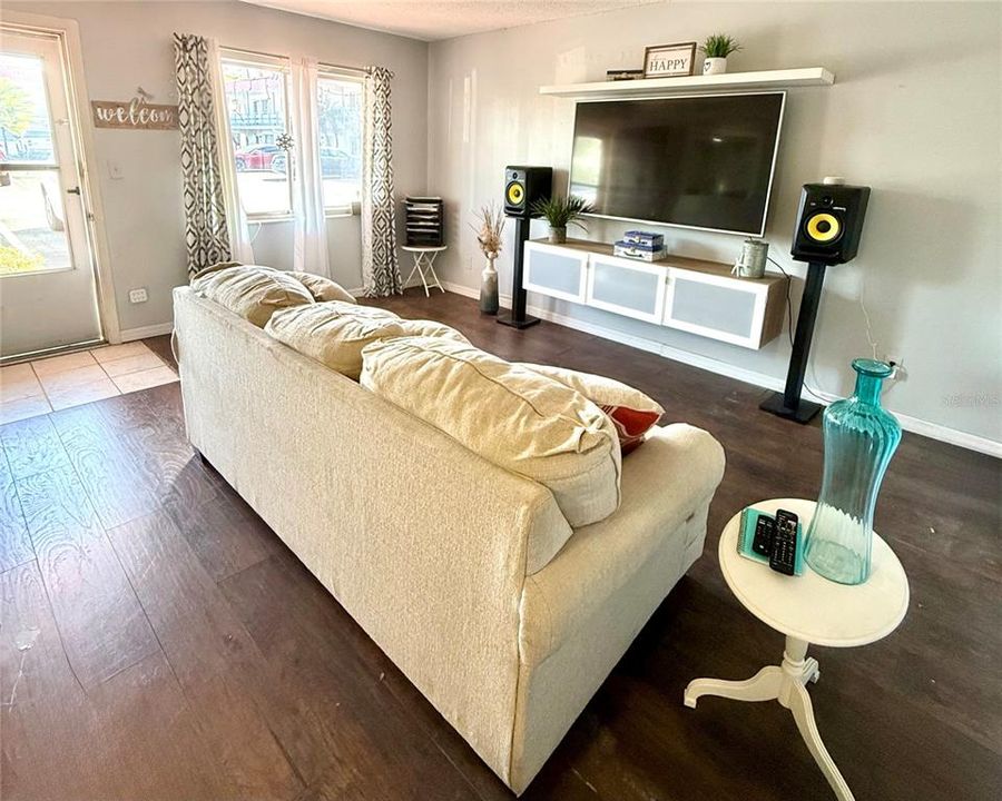 For Sale: $55,000 (1 beds, 1 baths, 663 Square Feet)