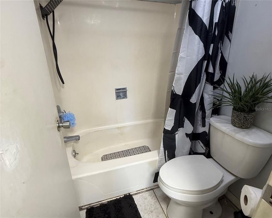 For Sale: $55,000 (1 beds, 1 baths, 663 Square Feet)