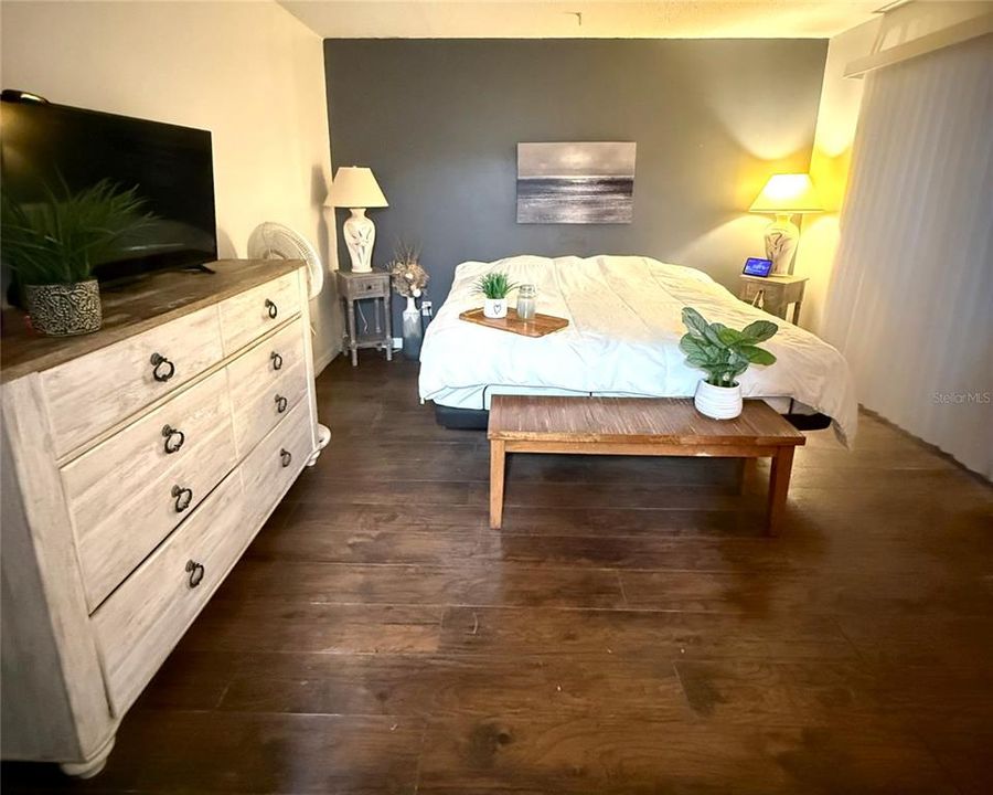 For Sale: $55,000 (1 beds, 1 baths, 663 Square Feet)