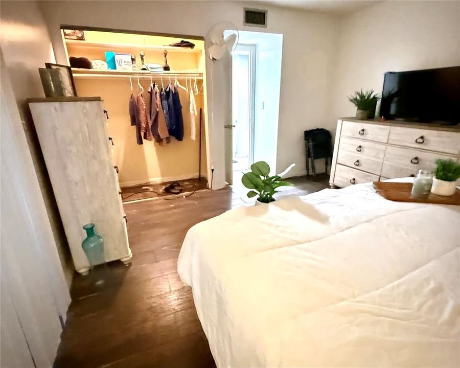 For Sale: $55,000 (1 beds, 1 baths, 663 Square Feet)