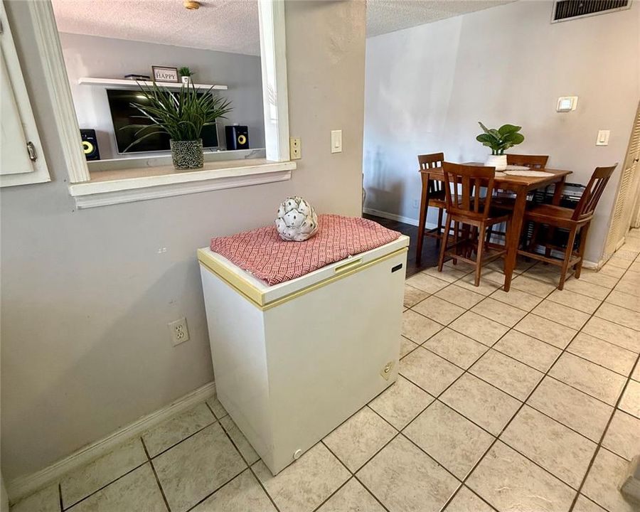 For Sale: $55,000 (1 beds, 1 baths, 663 Square Feet)