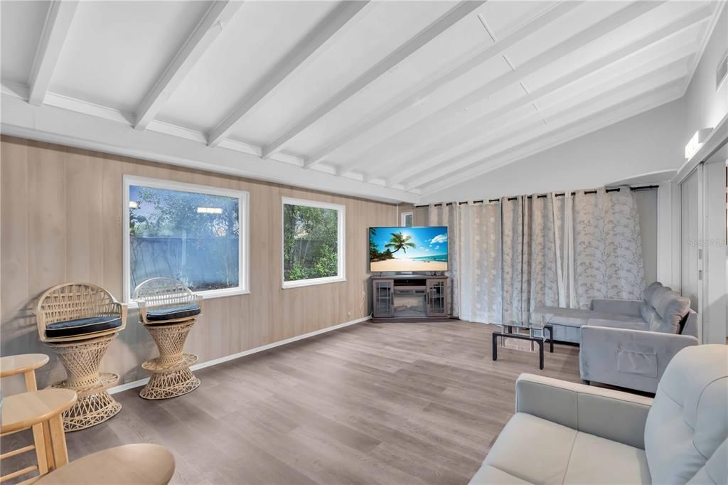 For Rent: $3,350 (4 beds, 3 baths, 2595 Square Feet)
