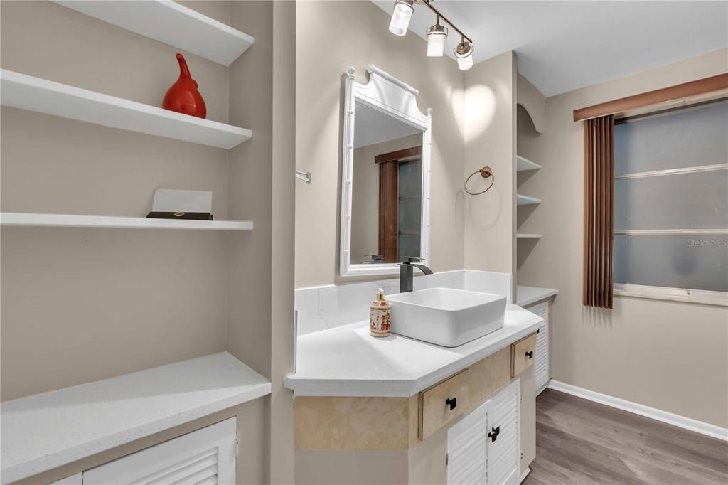 For Rent: $3,350 (4 beds, 3 baths, 2595 Square Feet)