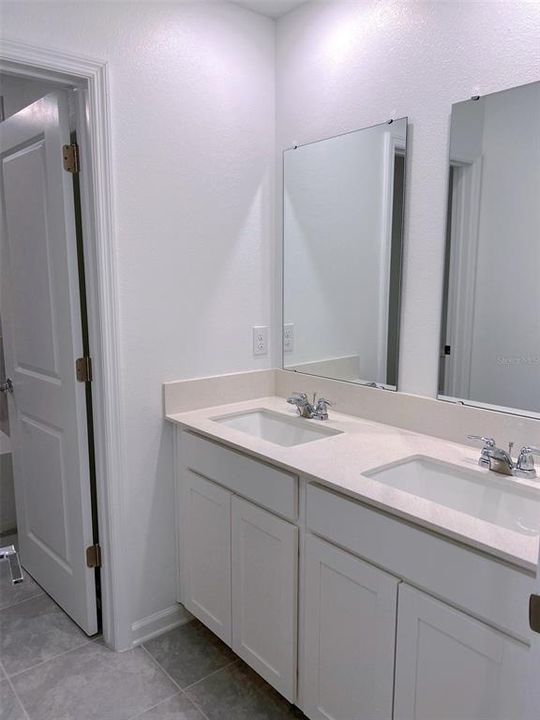 For Sale: $395,000 (5 beds, 2 baths, 2430 Square Feet)