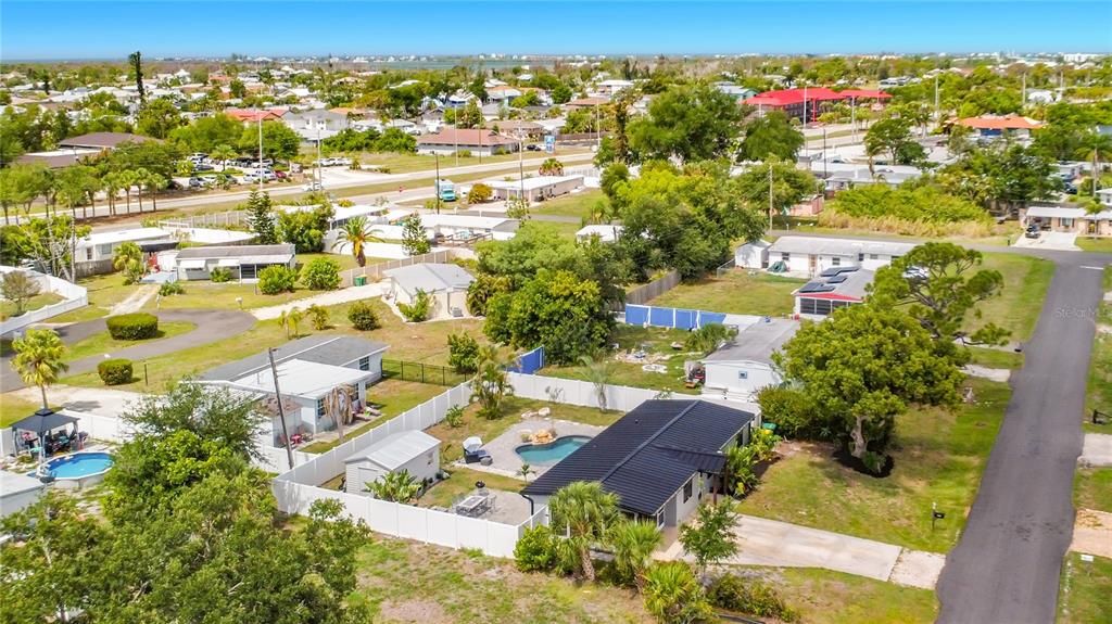 For Sale: $339,900 (3 beds, 1 baths, 924 Square Feet)