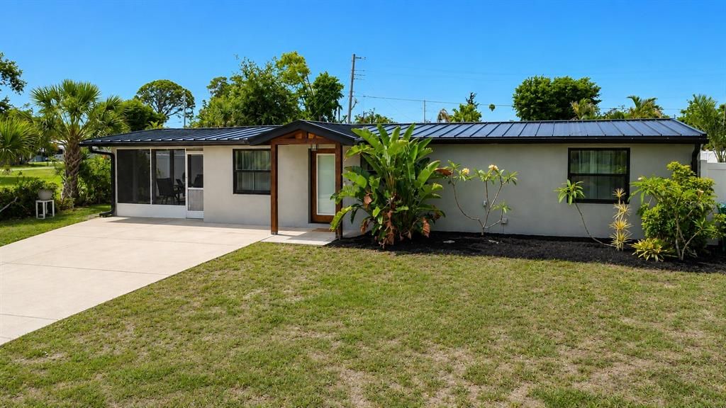 For Sale: $339,900 (3 beds, 1 baths, 924 Square Feet)