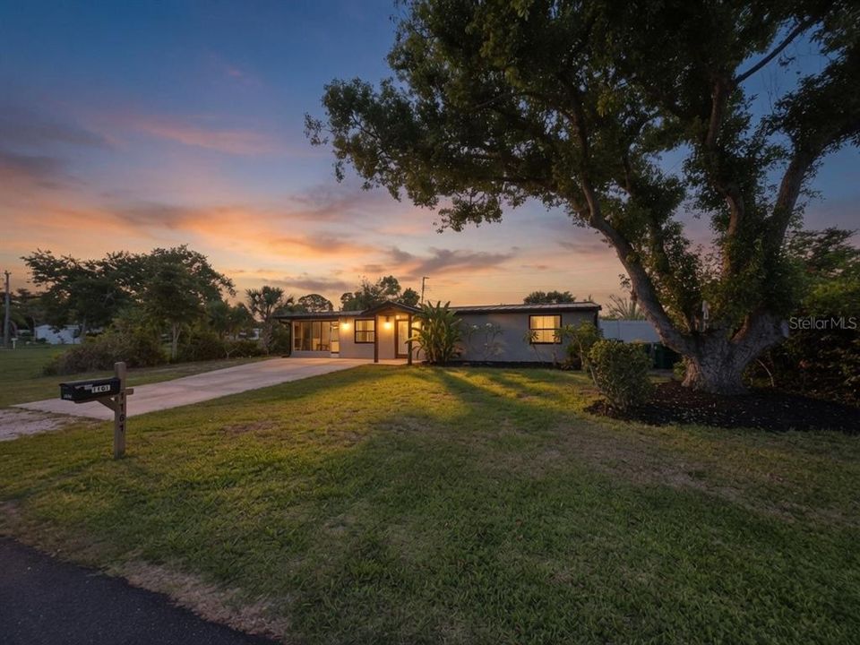 For Sale: $339,900 (3 beds, 1 baths, 924 Square Feet)