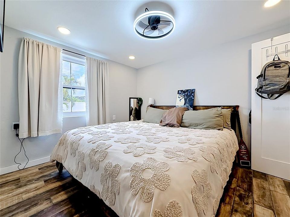For Sale: $339,900 (3 beds, 1 baths, 924 Square Feet)