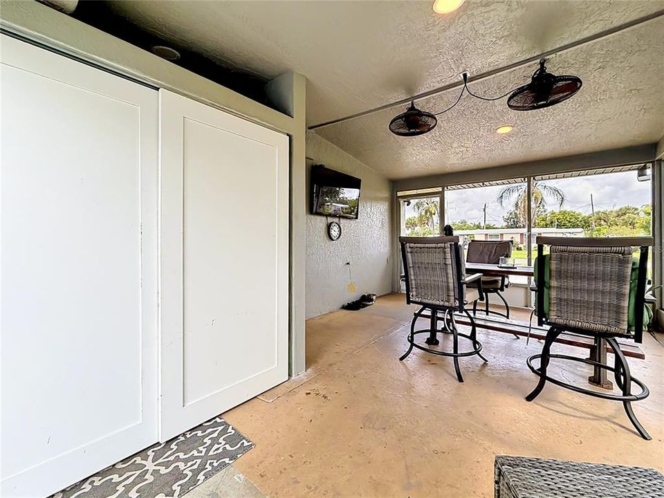 For Sale: $339,900 (3 beds, 1 baths, 924 Square Feet)