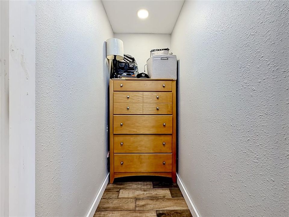 For Sale: $339,900 (3 beds, 1 baths, 924 Square Feet)