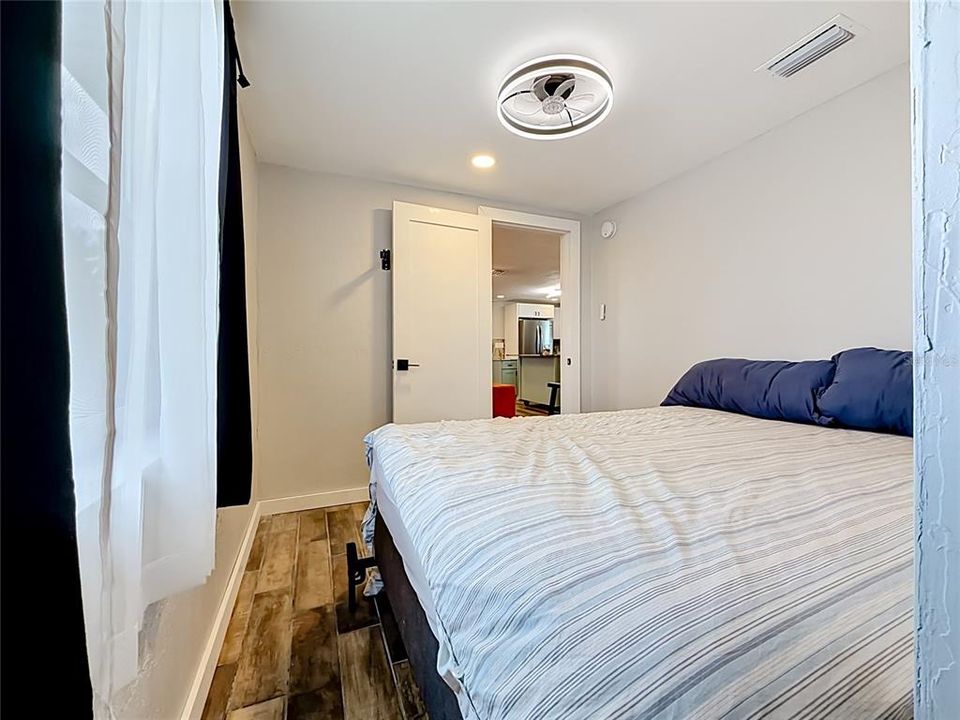 For Sale: $339,900 (3 beds, 1 baths, 924 Square Feet)